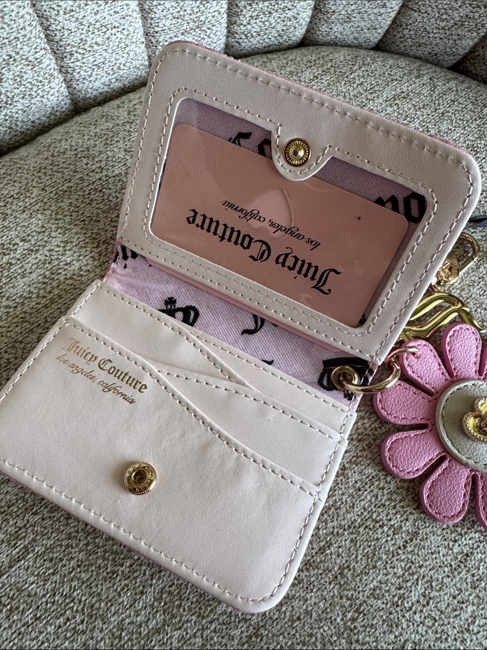 Juicy Couture Pink Floral Heart Cardholder Keychain - Picture 4 of 6